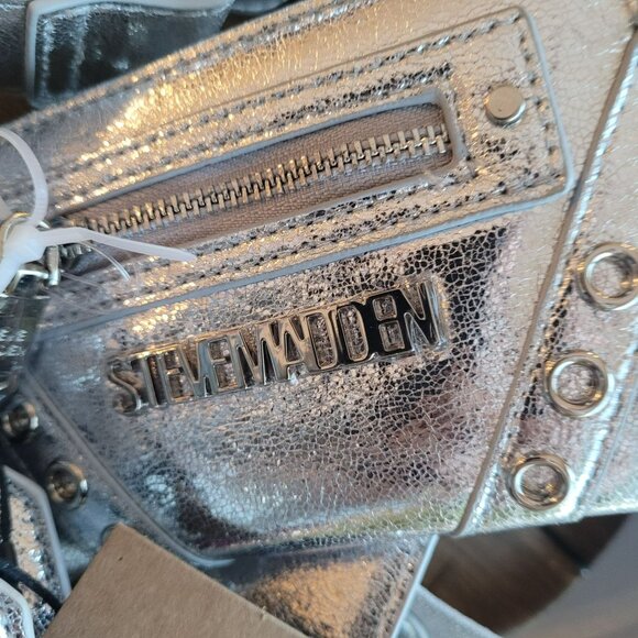 Steve Madden The Special Edition Evelyn Silver Set Tote 7"x10"x5" - Picture 12 of 13